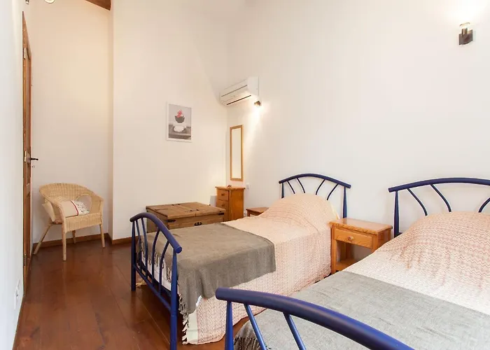 Hirondelle - A Beautiful In The Heart Of The Cathar Country *