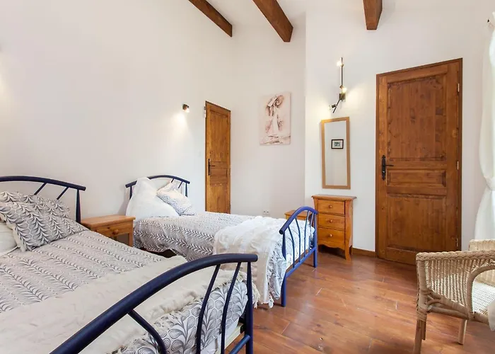 Hirondelle - A Beautiful In The Heart Of The Cathar Country *