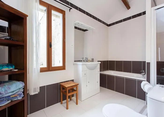 Hirondelle - A Beautiful In The Heart Of The Cathar Country * Capestang